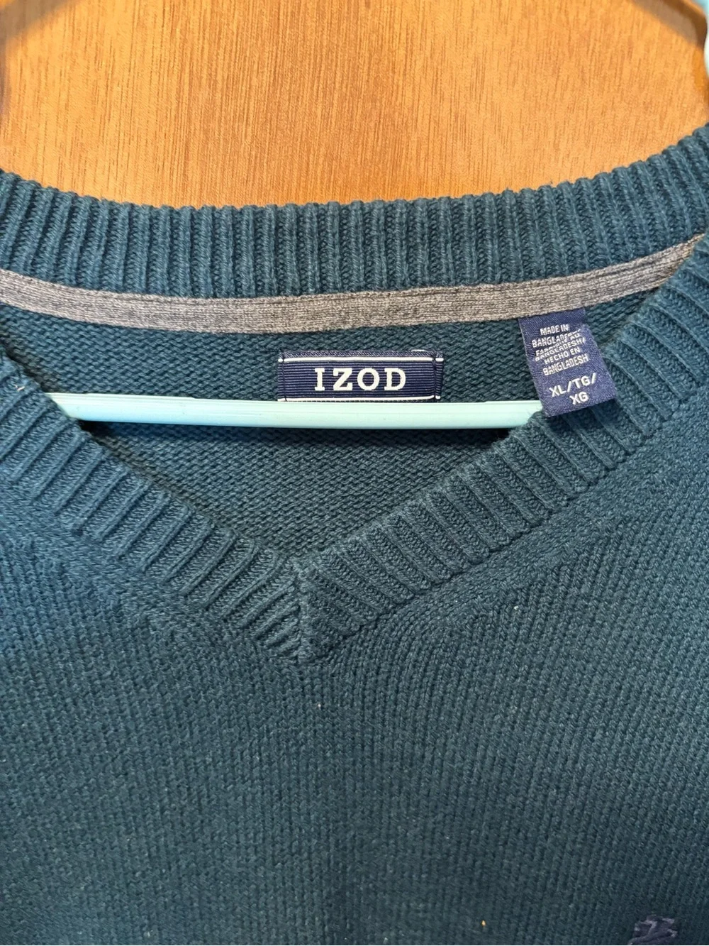 Izod Men's Teal-Green V-Neck Sweater